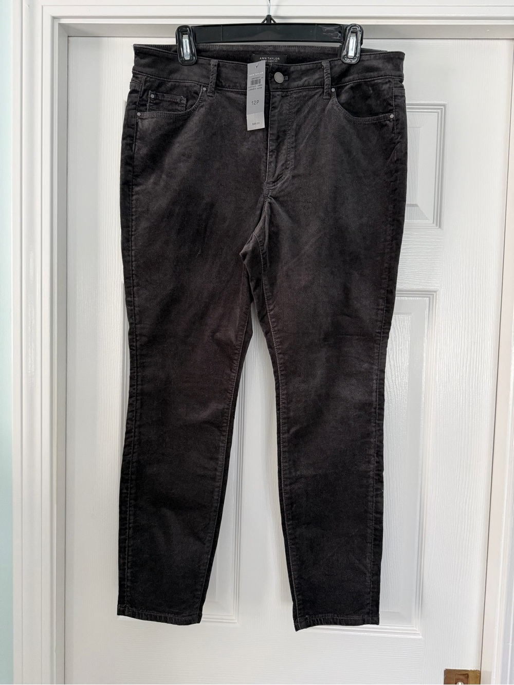 Ann Taylor Women's Skinny Jeans in Black
